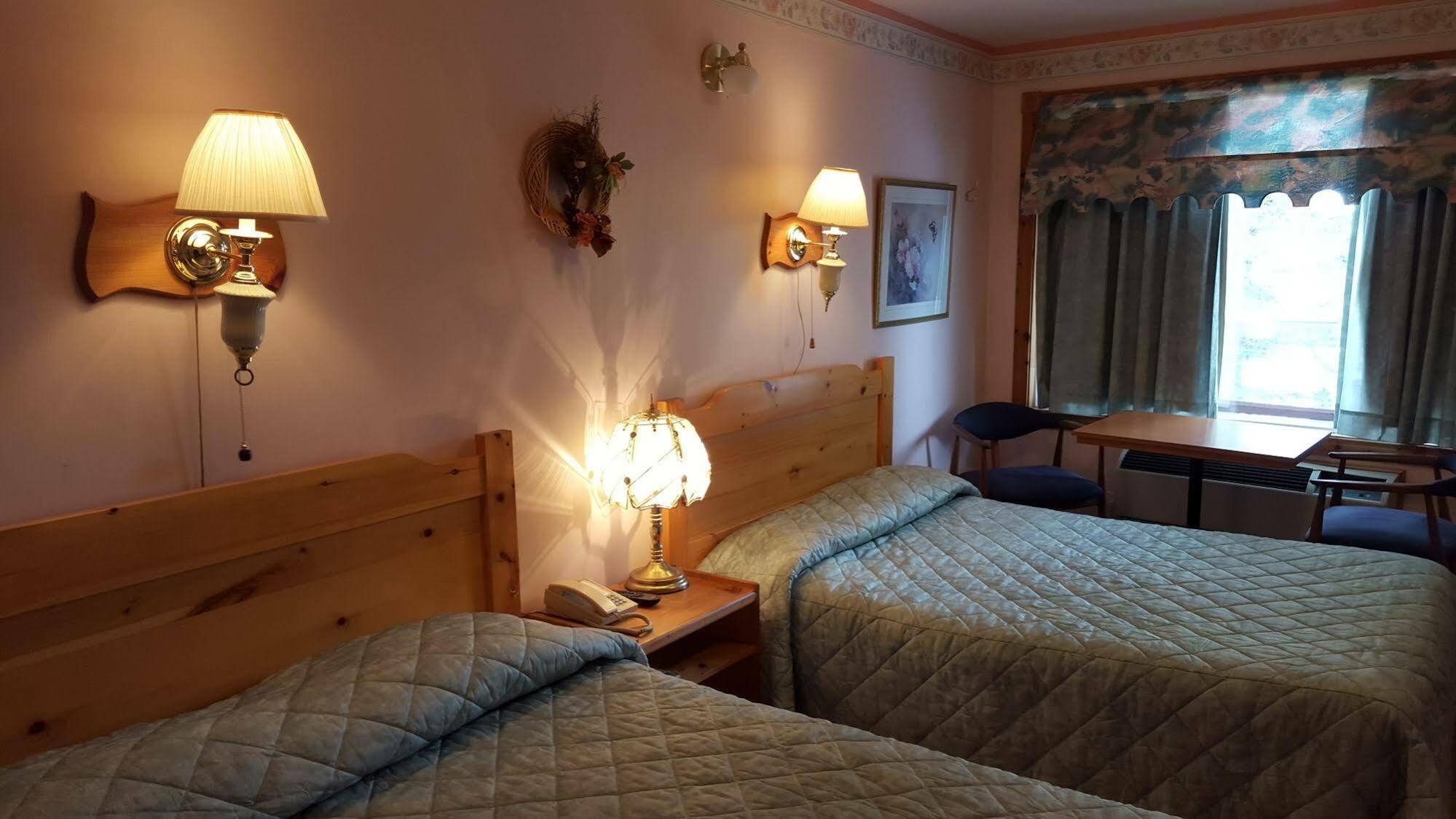 Motel Cote Riviere-du-Loup Exterior photo